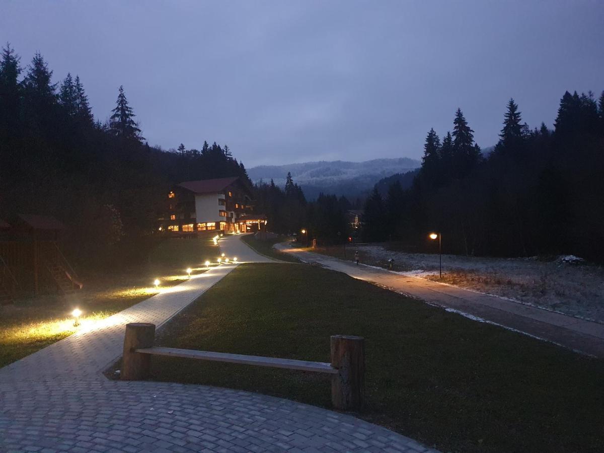 Monte Cervo Bio Hotel&Spa Covasna Buitenkant foto